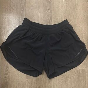 Lululemon Hotty Hot Low-Rise Short 2.5 in